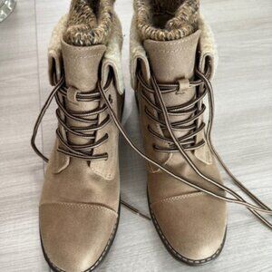 New without Box Cliff's Ankle boots by White Mountain size 9